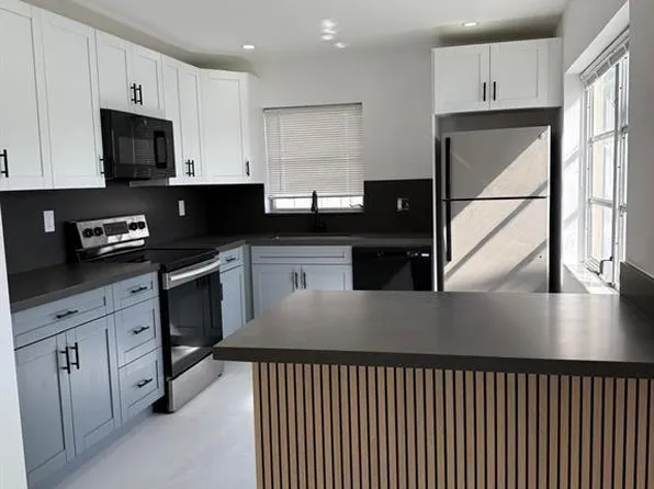 1054-1058 SW 2nd St, Hallandale Beach, FL 33009