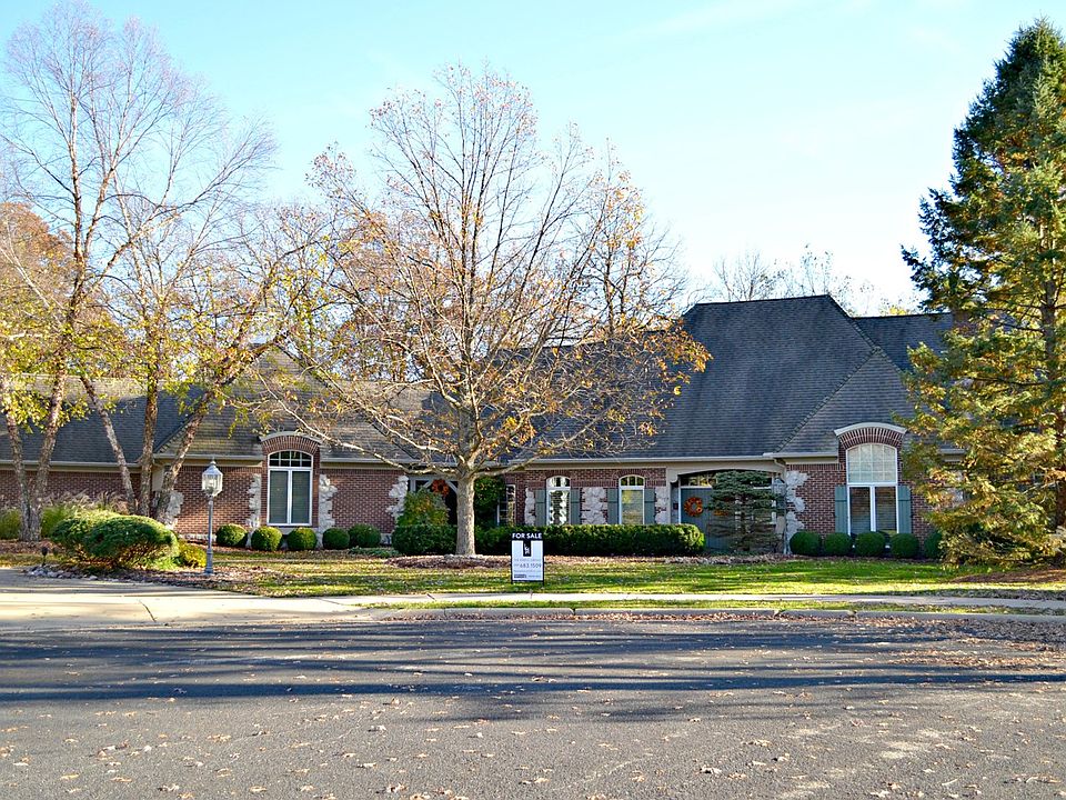 1st image of 10700 N Grand Oak Ct