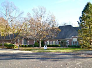 10700 N Grand Oak Ct, Peoria, IL 61615