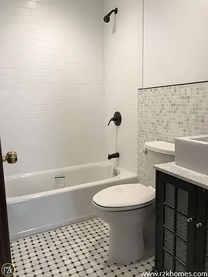 Rented by Realty 2000 Corp | media 7