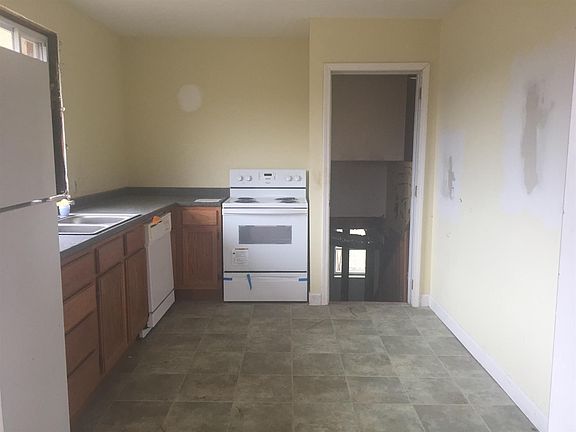 5th image of 1530 Harristown Rd
