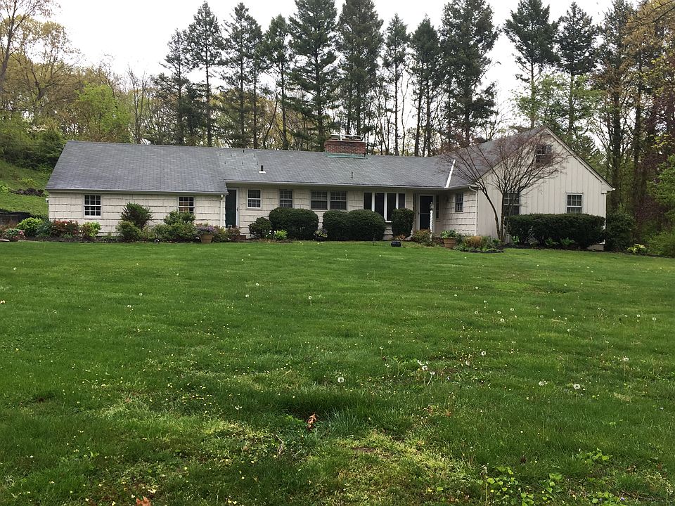 1st image of 19 Charleston Dr