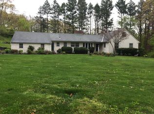 19 Charleston Dr, Halesite, NY 11743