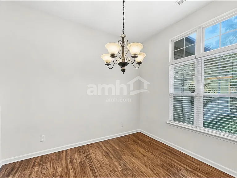 9818 Highlands Crossing Dr — Photo 6