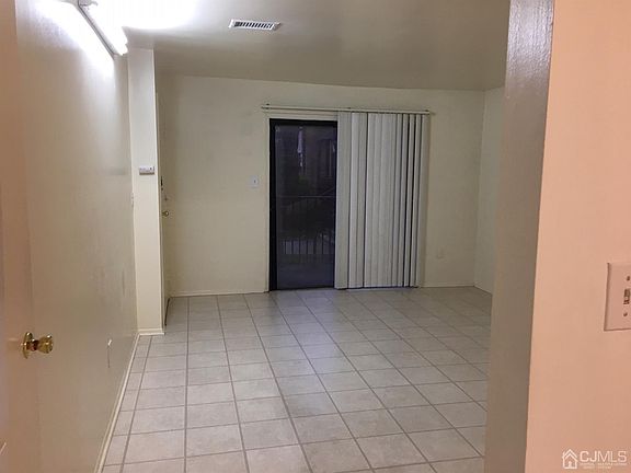 4th image of 313 N Oaks Blvd