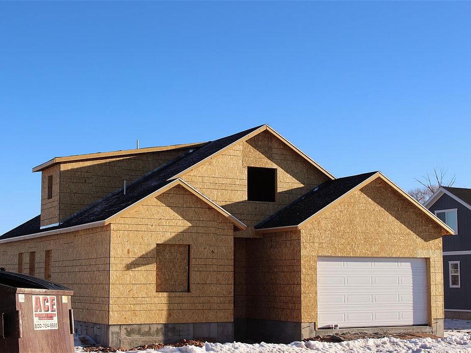 2nd image of 711 Willow Dr