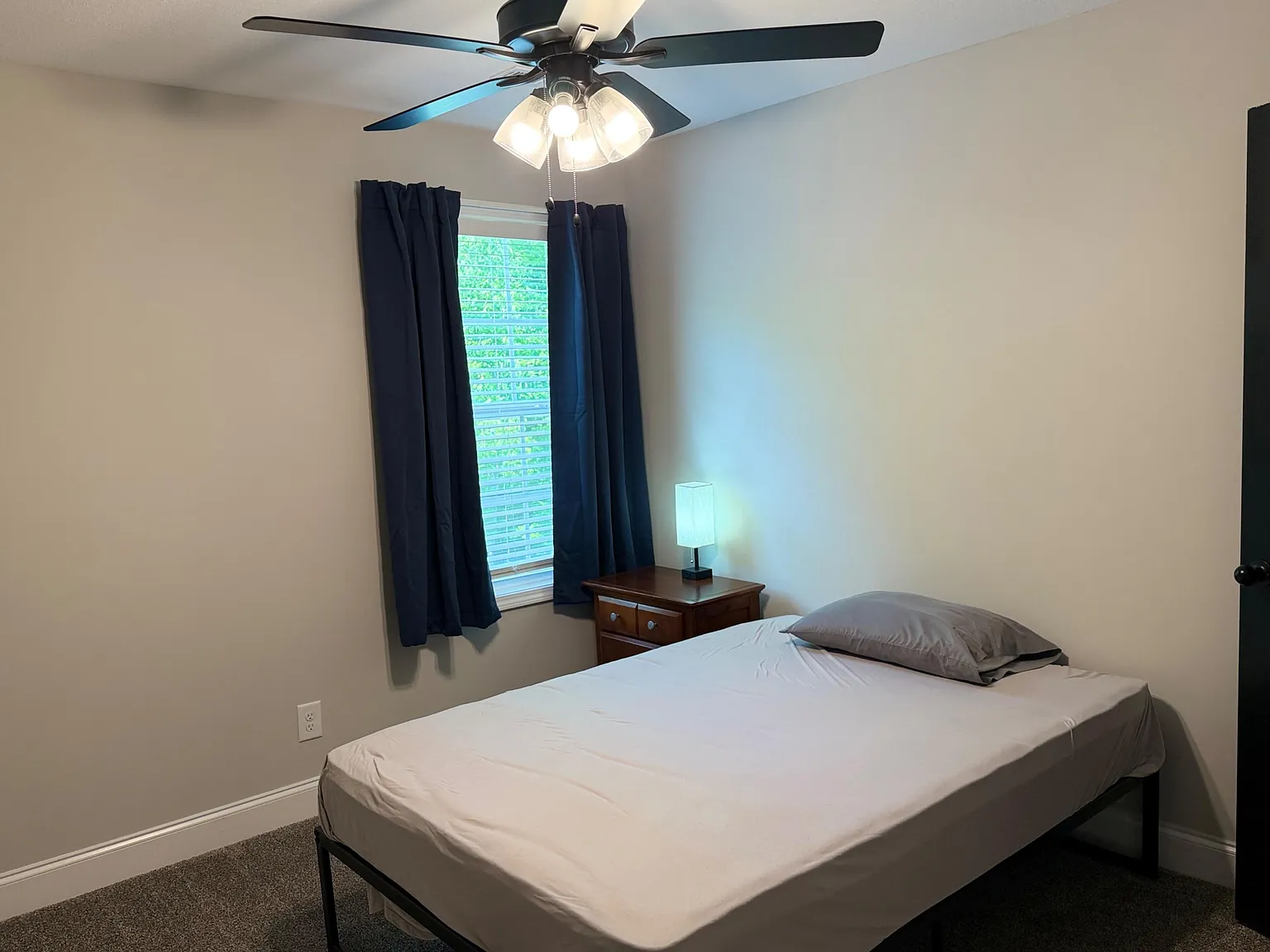 4 bed, 2.5 bath, 1600 sqft, $888 — Photo 2