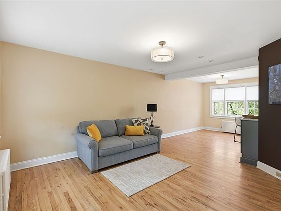 4th image of 421 Olympia Rd