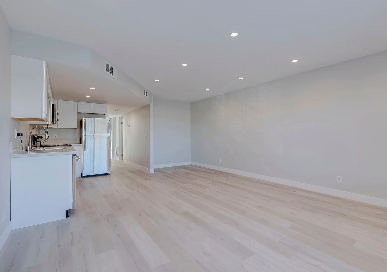471 Rexford Drive — Photo 4