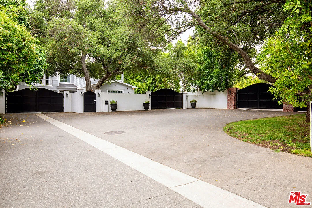 5 bed, 5.0 bath, 6120 sqft, $45,000 — Photo 1