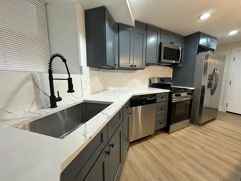 4338 N Clarendon Ave #GS — Photo 6