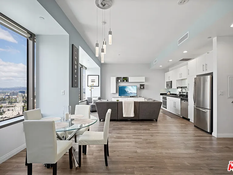 1100 Wilshire Blvd #2201 — Photo 12