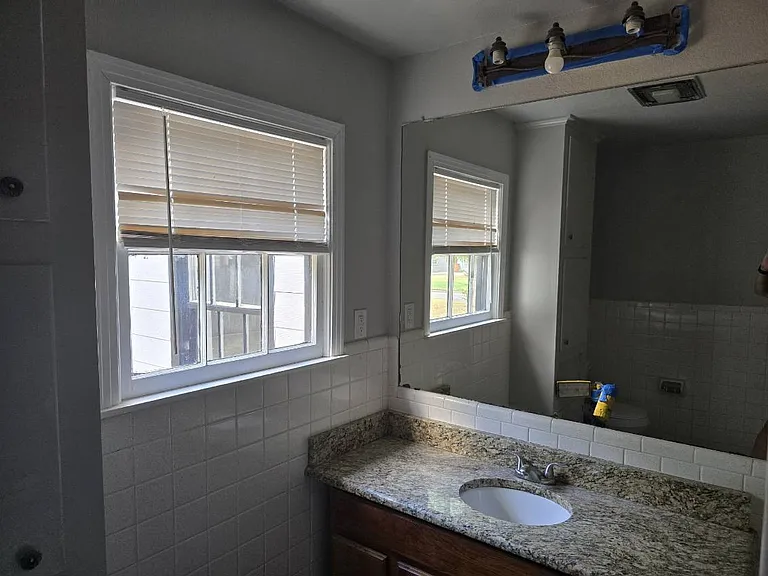 933 Carondolet Ct — Photo 9