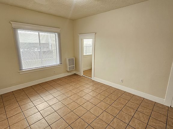 3rd image of 743 S Burlington Ave APT 4