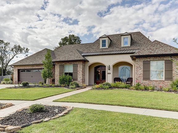 3rd image of 215 Quiet Oaks Dr