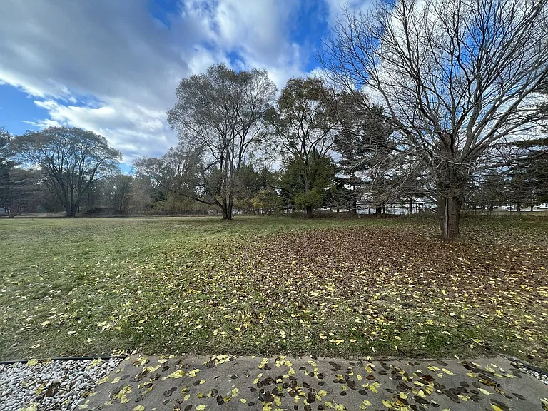 2906-2948 Feiger Ln — Photo 9