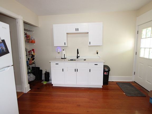 5th image of 122 Elm St APT D