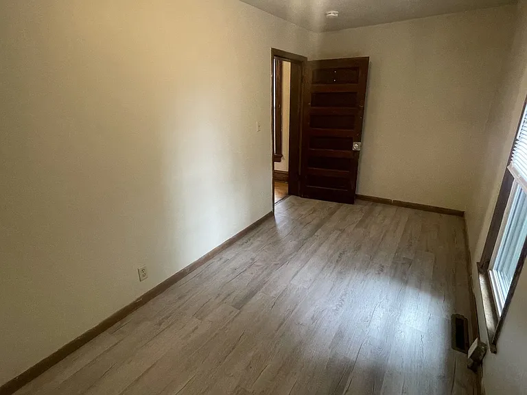 637 Franklin St — Photo 13
