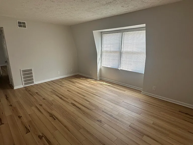 904 Plaza Dr #11 — Photo 11