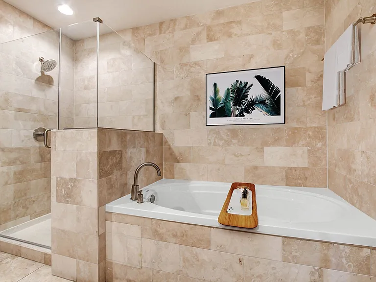 Wilshire Victoria Westwood Apartments — Photo 8