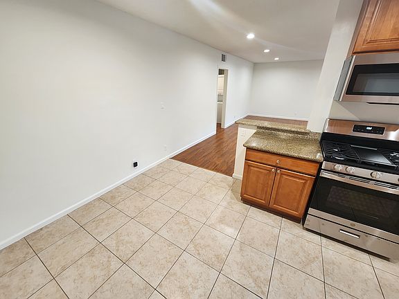 2nd image of 118 N Everett St #5