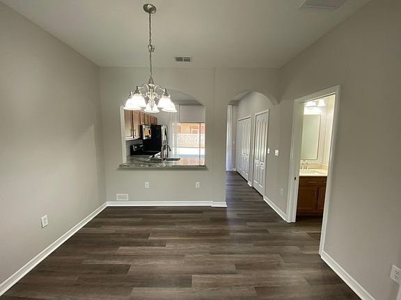 Dining room into kitchen