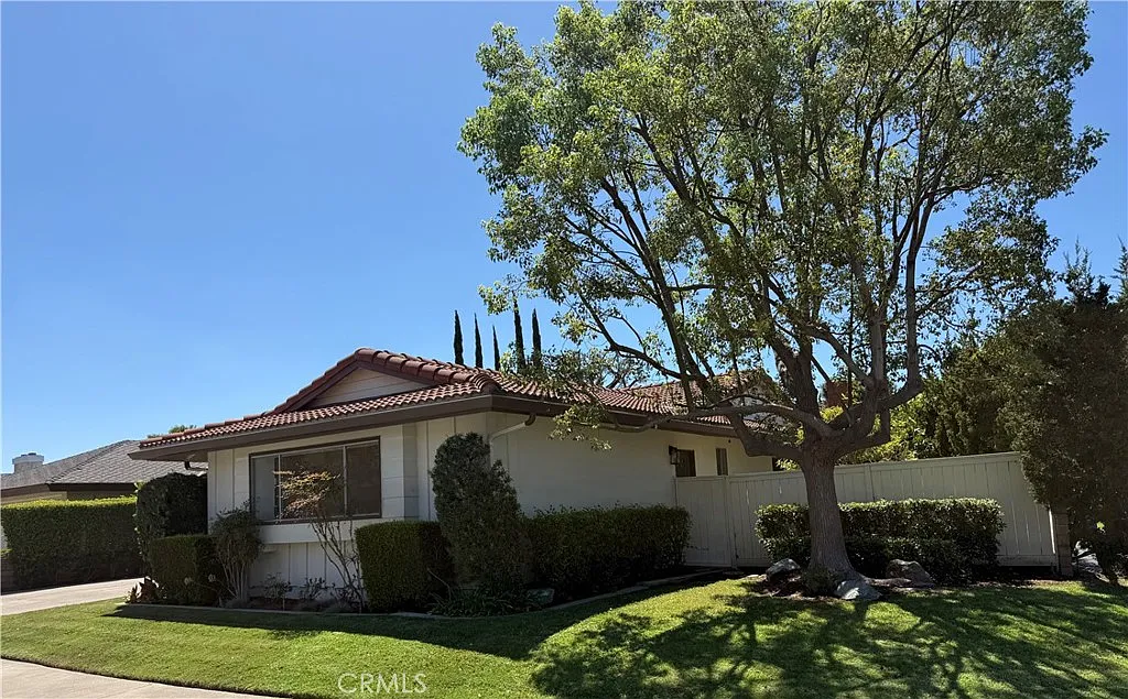 3 bed, 2.5 bath, 1684 sqft, $5,300 — Photo 3