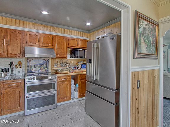 3rd image of 21 Hudson Parkway