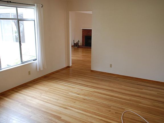 3rd image of 3173 Montclair Ave