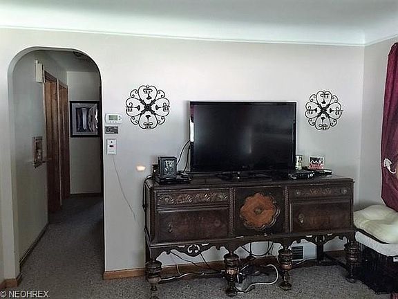 3rd image of 194 Kempton Dr