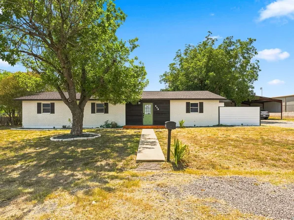 208 S State Highway 16, Jourdanton, TX 78026