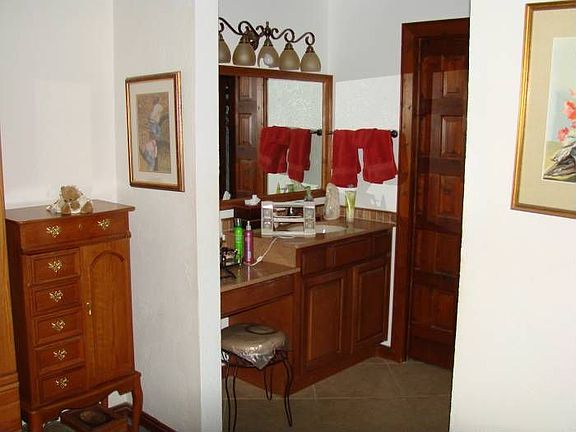 5th image of 300 Kimberly Ct