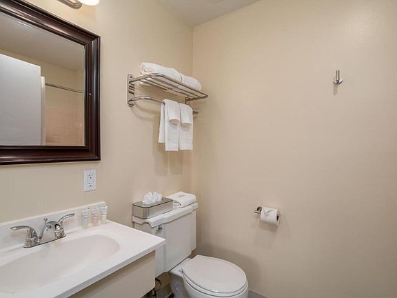 5th image of 512 S Nevada Ave #1