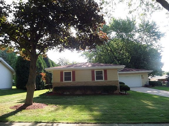 3rd image of 1512 Margaret Ln