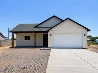 8423 S Navajo Dr, Safford, AZ 85546