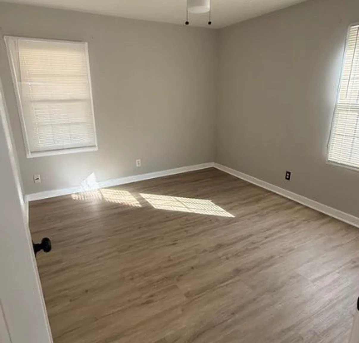 3 bed, 1000 sqft, $1,575 — Photo 2