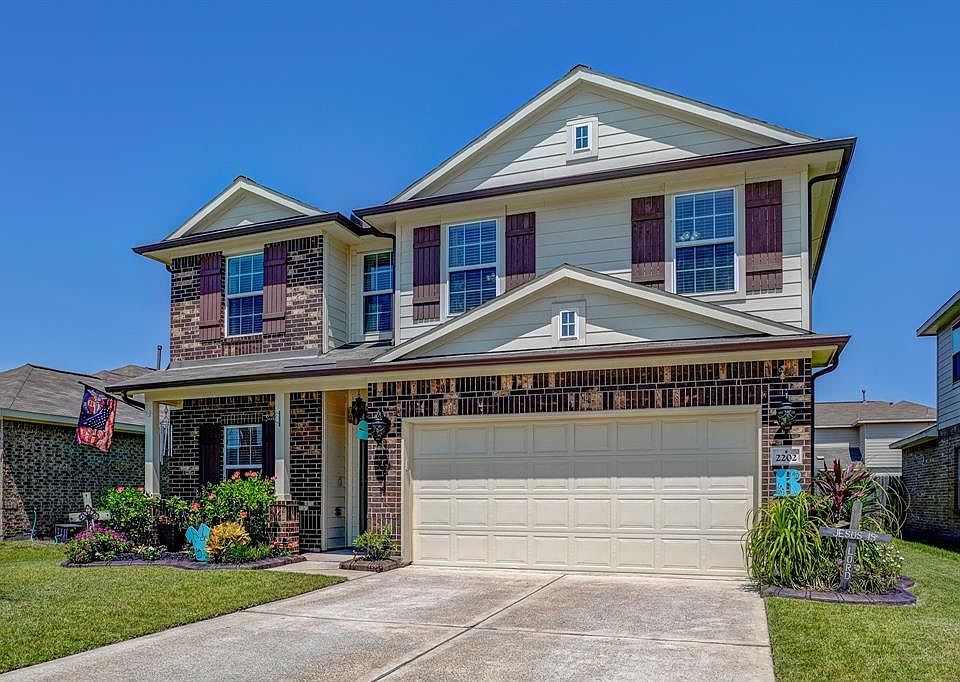 1st image of 2202 Ruby Dr