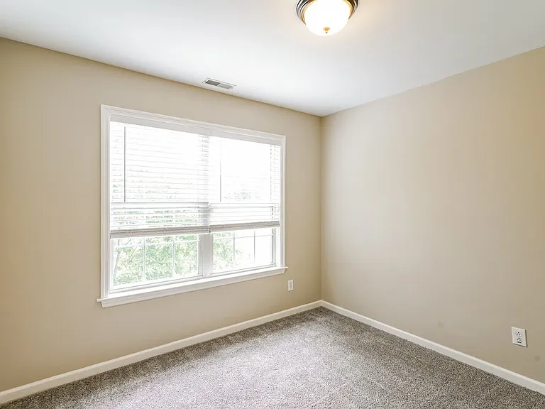 2817 Sutherland Dr — Photo 14