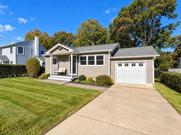 (undisclosed Address), East Northport, NY 11731