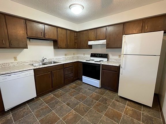 2nd image of 4700 Baldwin Ave #4
