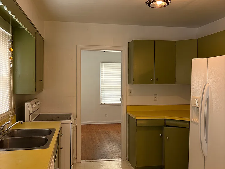 122 Pleasant St — Photo 6