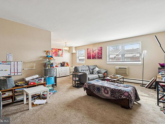 3rd image of 61 Llanfair Rd Unit A4