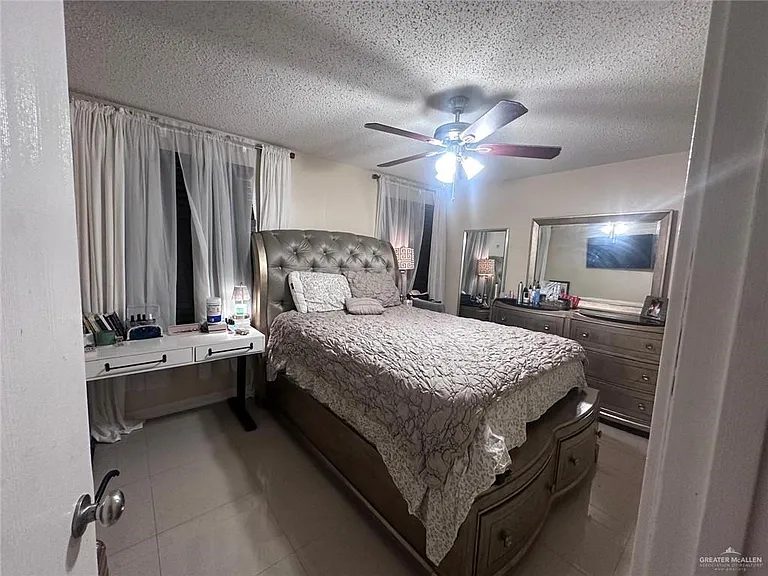 907 E Pebble Dr — Photo 8