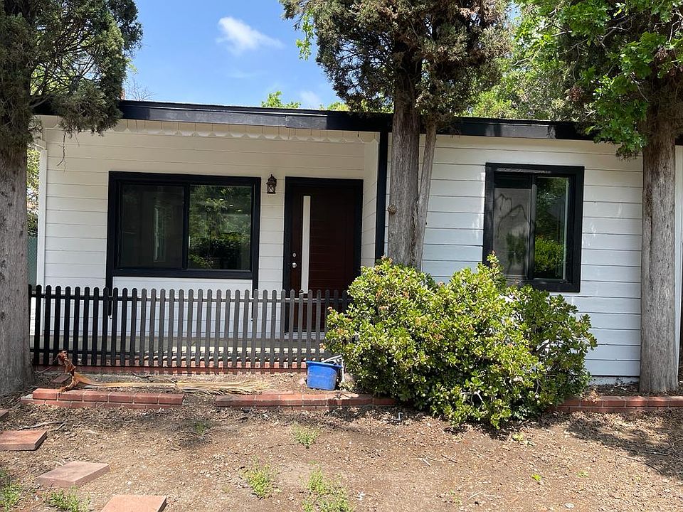 1st image of 3127 Royal Oaks Dr