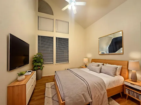 1906 Robbins Pl #308, Austin, TX 78705