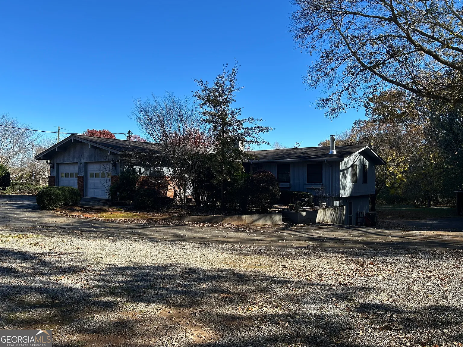 3 bed, 2.0 bath, 2392 sqft, $2,100 — Photo 3