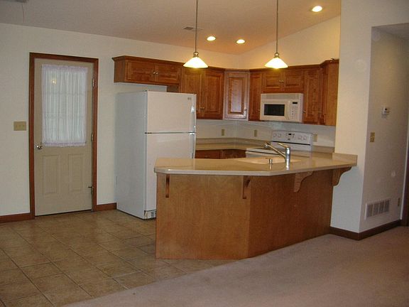 3rd image of 101 Stoneridge Ct