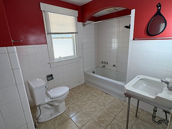 5th image of 801 Grafton Ave
