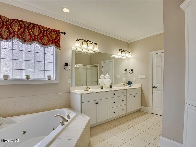 1622 Jamestown Ave — Photo 35