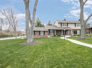 2823 Woodhill Dr, Rockford, IL 61114